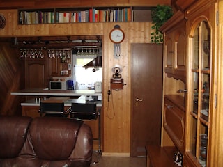 offene Einbauküche mit Bar