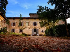 Ferme de luxe avec piscine commune à Rufina