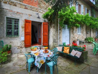 Farmhouse Rufina Outdoor Recording 10