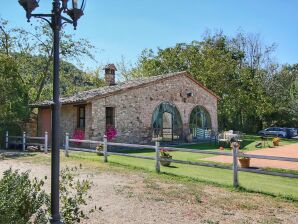 Holiday house Detached house for 4 people with stunning views of estate - Todi - image1