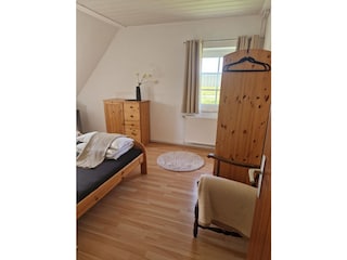 Schlafzimmer 2, OG