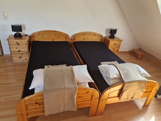 Schlafzimmer 2, OG