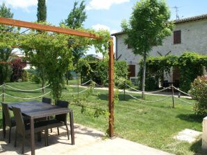 Holiday house Vogue-Ferienwohnung m. großem Gemeinschaftsgarten in Italien - Montefalco - image1