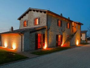 Moderna casa de vacaciones en Foligno - Loc. con piscina - Montefalco - image1