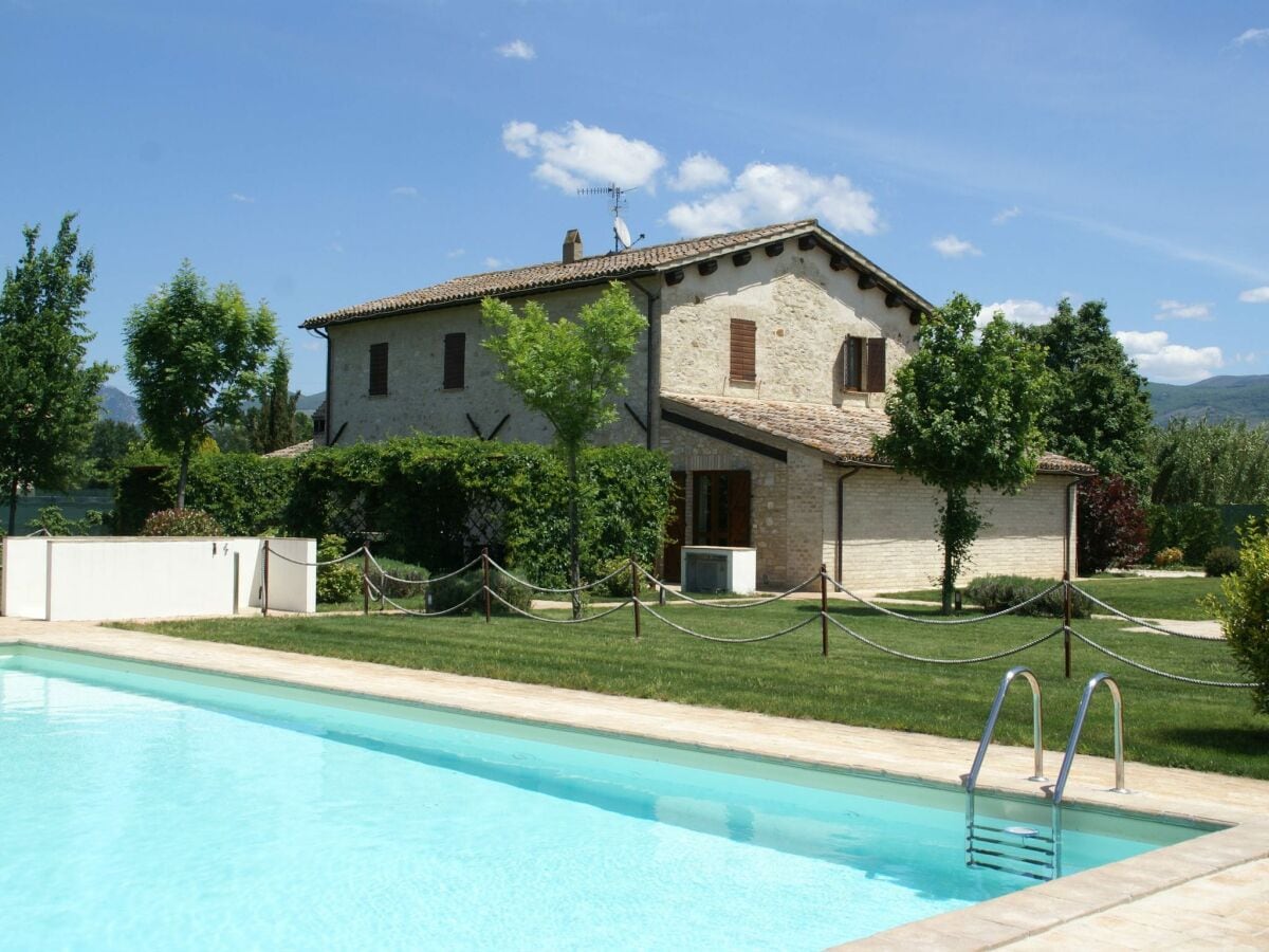 Maison de vacances Montefalco Enregistrement extérieur 1