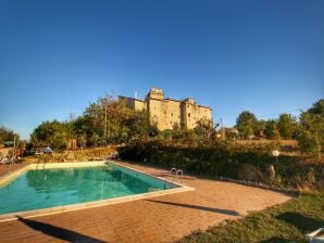 Schloss Mittelalterliche Burg mit Swimmingpool im Wald in Umbrien - Collazzone - image1