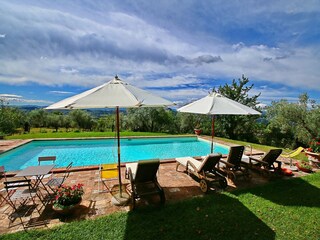 Farmhouse Todi Outdoor Recording 8