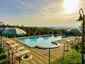 Ferme avec terrasse privée et piscine - Paciano - image1