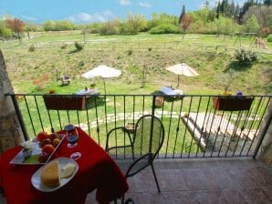 Bauernhof Gemütliches Bauernhaus in Passignano mit Swimmingpool - Passignano sul Trasimeno - image1