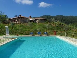 Bauernhof Gemütliches Bauernhaus in Passignano mit Swimmingpool - Passignano sul Trasimeno - image1