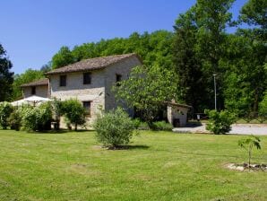 Moderna Casa de vacaciones en Pietrafitta, Umbría con vistas al jardín - taberna - image1