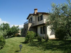 Holiday house Gepflegtes Appartement mit gemeinschaftlichem Pool - Bettona - image1