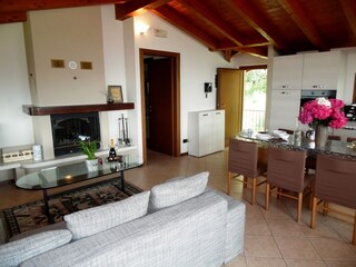 Apartment Lovere Features 20
