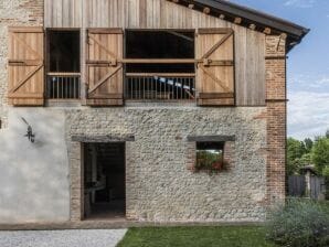 Ferme moderne à Pagnano en Italie près d'une forêt - Asolo - image1