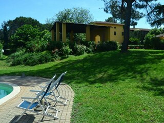 Farmhouse Vinci Outdoor Recording 2