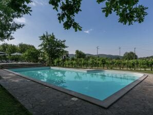 Casa de vacaciones Casa vacacional vintage con la piscina cerca del lago en Bucine - Ámbar - image1