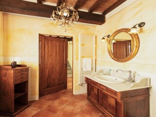 Farmhouse Cortona Features 25