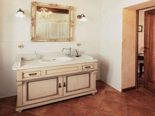 Farmhouse Cortona Features 30