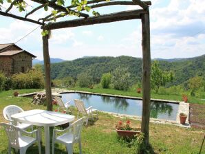 Ferienhaus acogedora casa de vacaciones en Canossa cerca del bosque