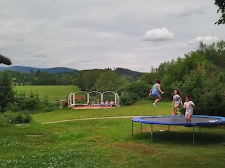 Trampolin mit Sonnenterrasse