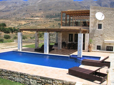 Holiday house Zeus, with very big pool.