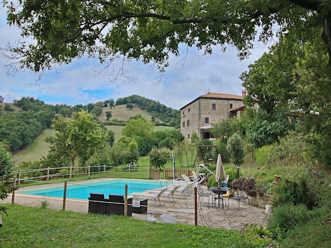 Ferienhaus in Apecchio mit Pool und Terrasse