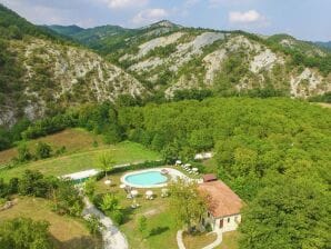 Casa rural Cómoda mansión en Apecchio con piscina - Apecchio - image1