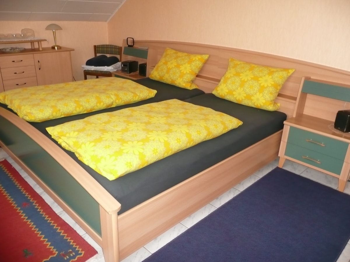 Schlafzimmer 1