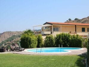 Gezellig appartement in Parghelia met terras perfect voor gezinnen - Drapia - image1