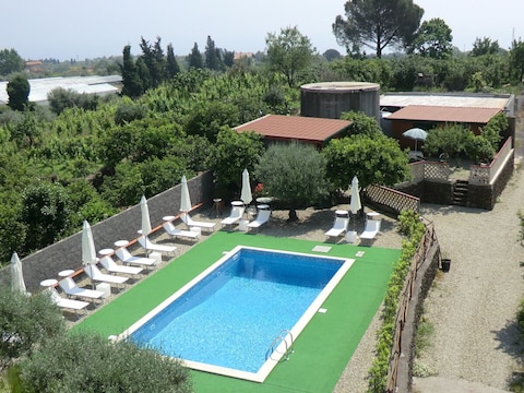Casa de vacaciones Villa con vistas al Etna, jardín y piscina