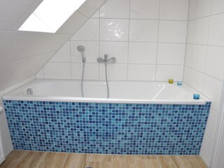 Wannenbad im Dachgeschoss