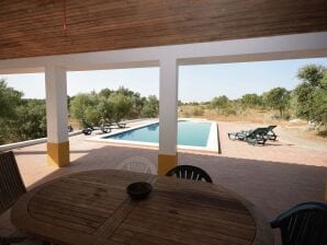 Ruhige Alentejo-Villa mit Pool