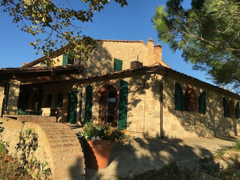 Casa de vacaciones Casa rural en Pisan con piscina
