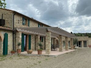 Bauernhaus in Pisan Hügel mit Pool
