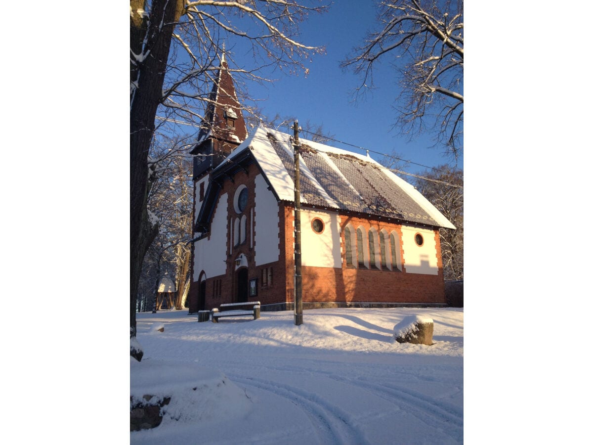 Kirche Kleinzerlang im Winter