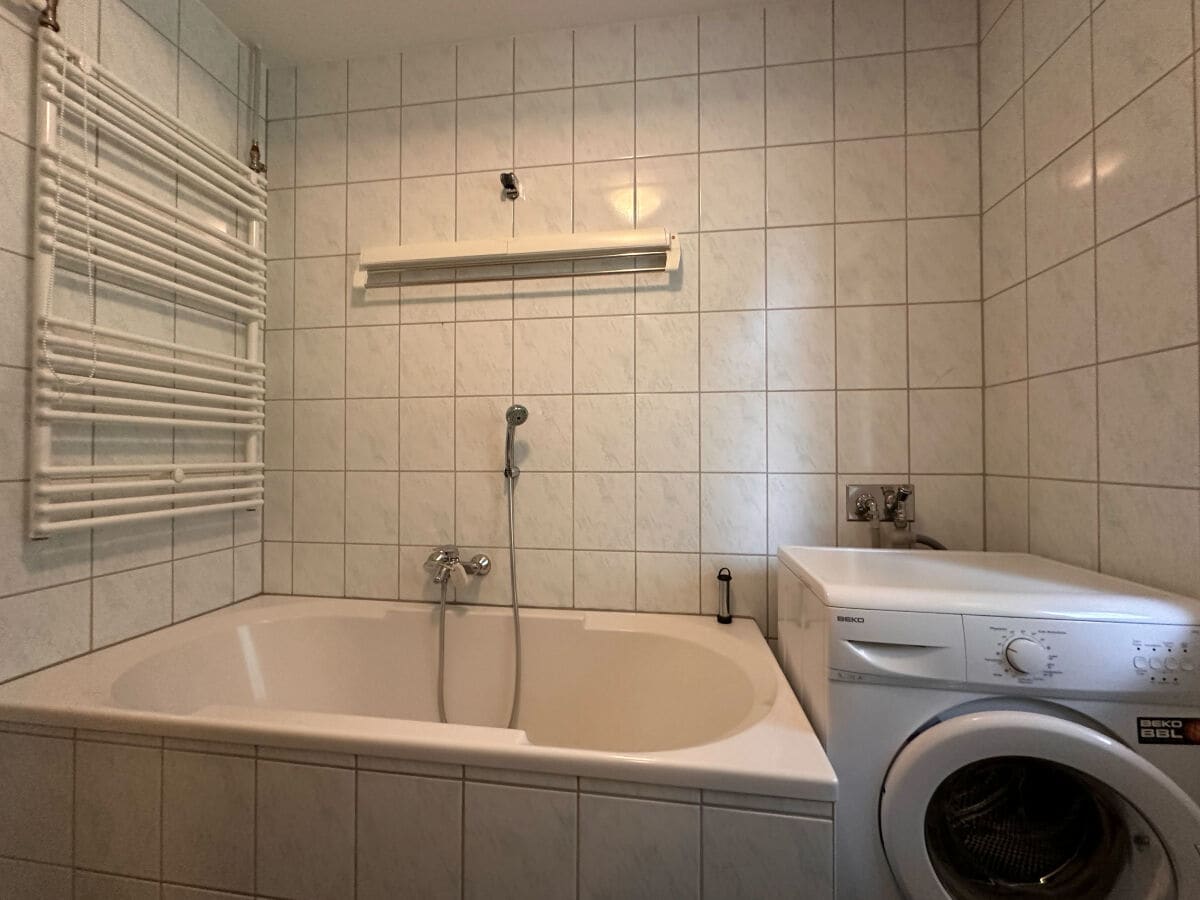 Badezimmer EG mit Badewanne