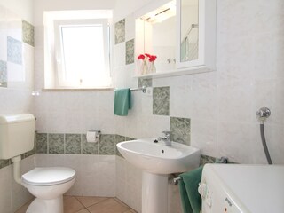 Bathroom 1 with Washingmaschine