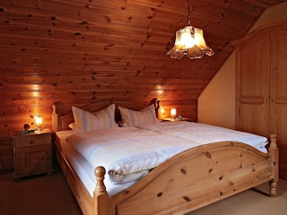 Schlafzimmer mit Doppelbett