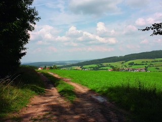 Es gibt viele wunderschöne Wander- und Radwege