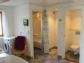Badezimmer mit Sauna, Dusche, WC