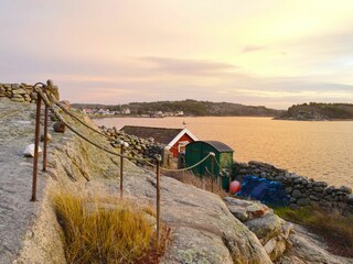 Weg über die Felsen zum Steg