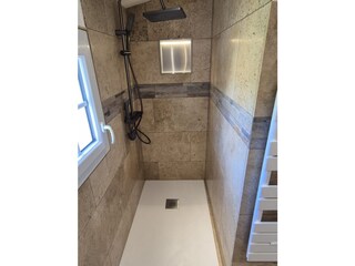 Dusche Obere Badezimmer renoviert 05/25