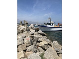 Fischerboot bei der Muschelfarm