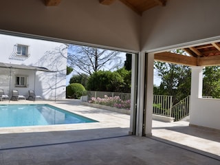 Blick aus dem Poolhaus