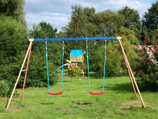 Garten mit Spielplatz