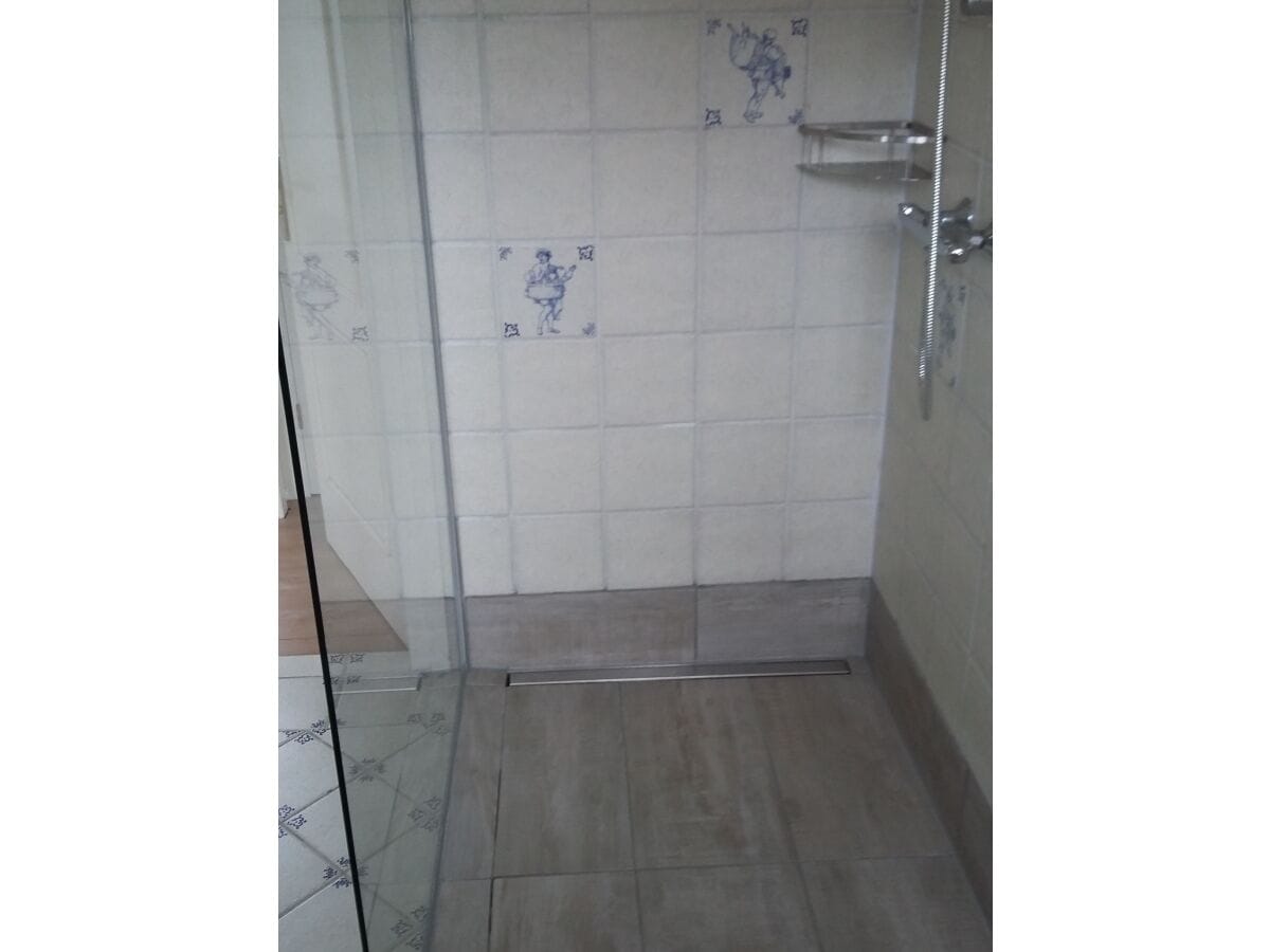 Neue begehbare Dusche 90x120m