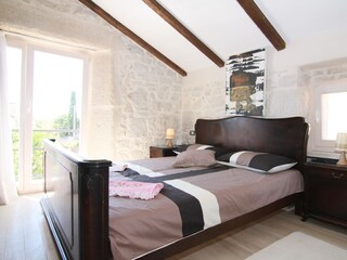 Schlafzimmer mit Doppelbett