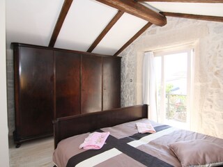 Schlafzimmer mit Doppelbett
