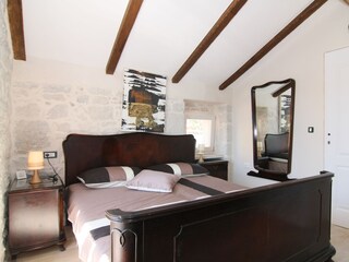 Schlafzimmer mit Doppelbett