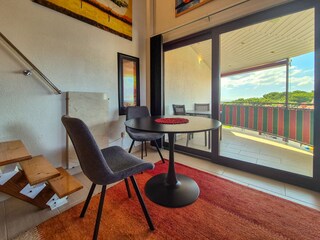 Essecke und Balkonausgang